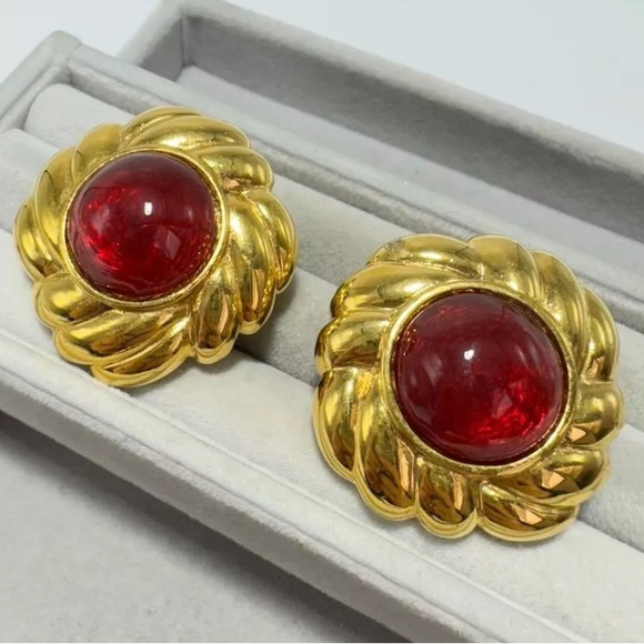 Chanel Red Gripoix & Gold Vintage Clip-on Earrings - Picture 1 of 11